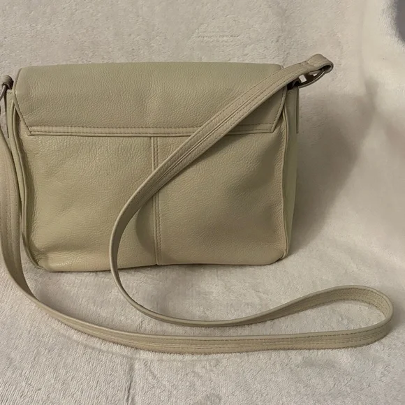 Elegant Cream Shoulder Crossbody Flap Bag - Picture 3 of 13